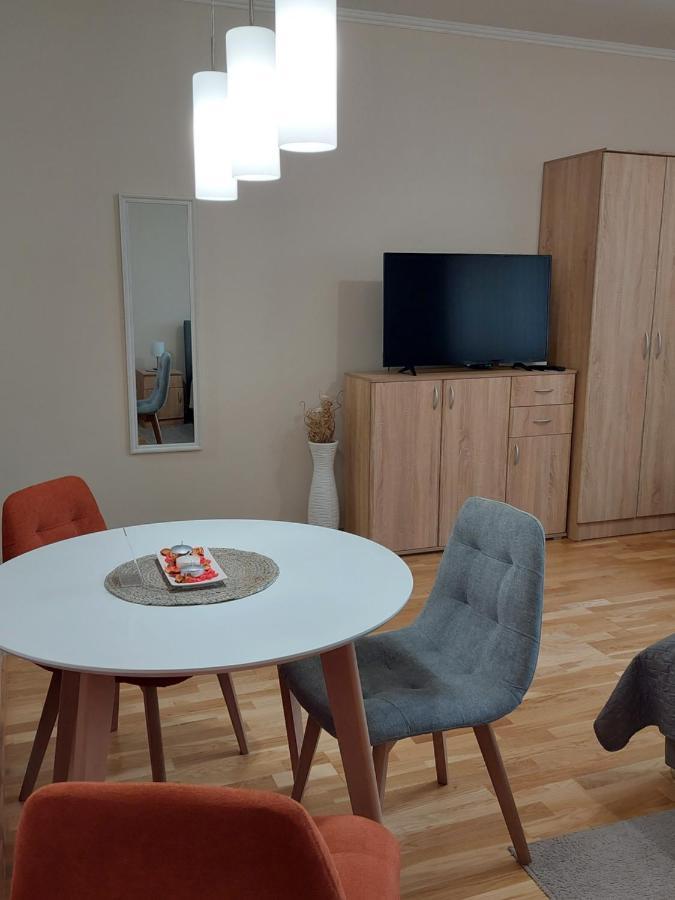 Appartamento Apartman Miluro Subotica Esterno foto